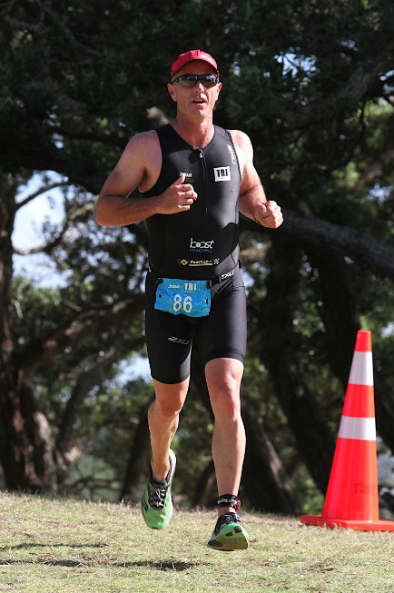 Mark Richardson took to the beach and streets of Takapuna today in his first triathlon, with the multi-faceted broadcaster racing in the .kiwi Tri Series over a super-sprint distance in beautiful conditions.